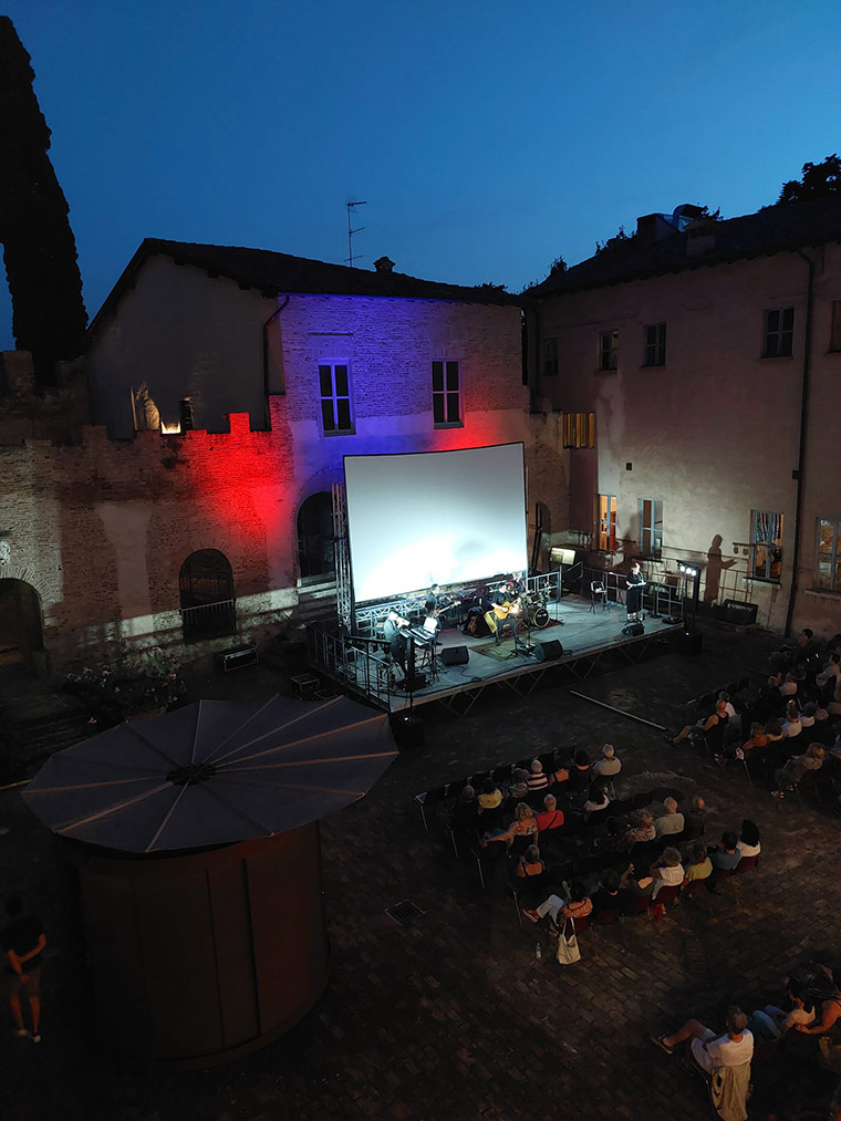 Estate al Castello di Spezzano: tra il grande cinema di Sorrentino e la musica d’autore